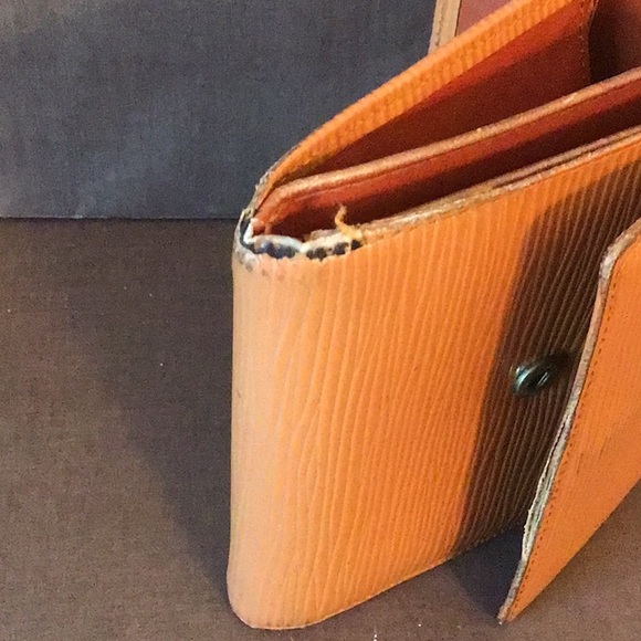 Louis Vuitton Brown Epi Wallet - Picture 4 of 16